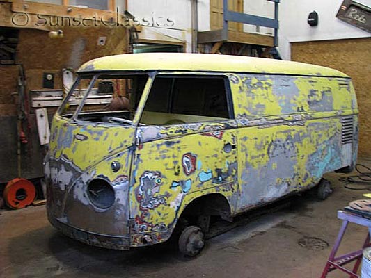 1956 VW bus with a great patina and the final result in fresh white 