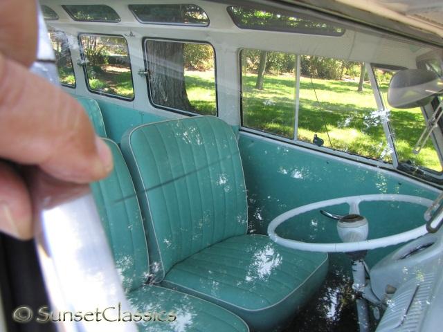 1965-volkswagen-bus-081.jpg