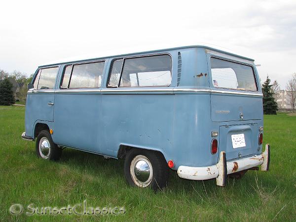 Anyone knows the colour code of this Kombi