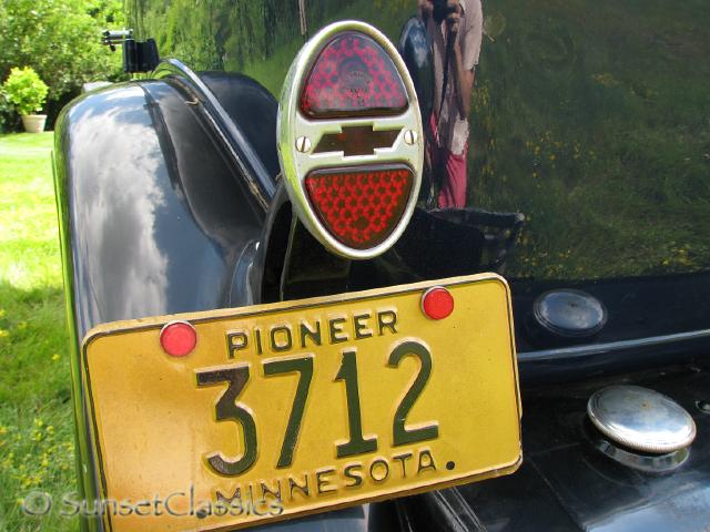 1931-chevrolet-sedan-deluxe-938.jpg