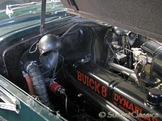 1940-buick-limited-91-sedan-engine.JPG