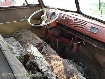 1957 VW Bus Deluxe