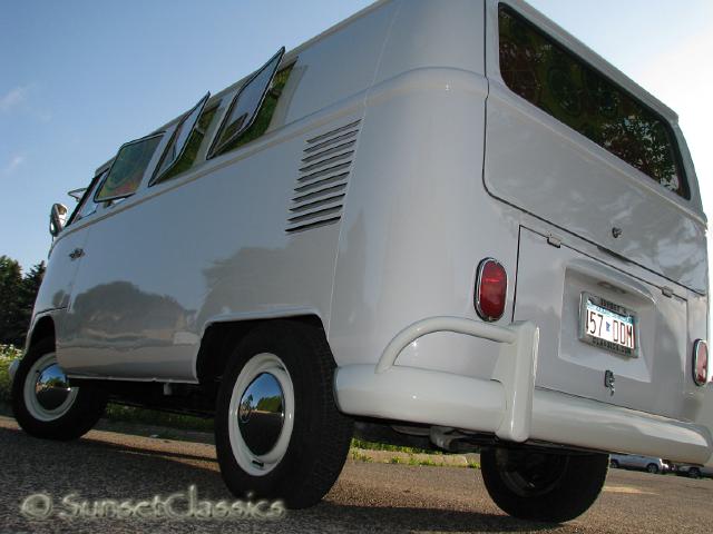 1966-vw-walk-through-bus-1828.jpg