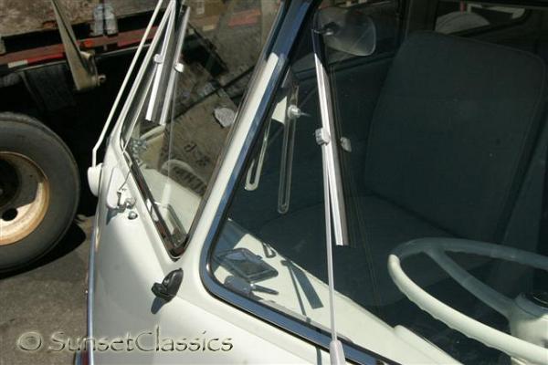 1967-vw-deluxe-bus-54.jpg