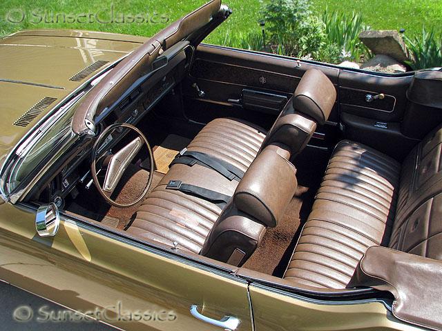 1970-cutlass-convertible-brown-interior.jpg