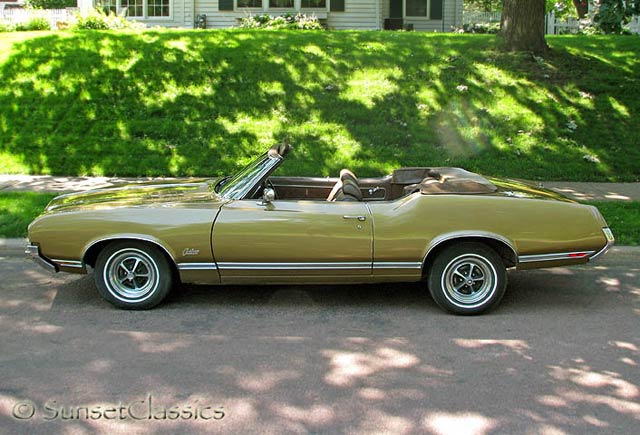 1970-cutlass-convertible-gold-brown.jpg