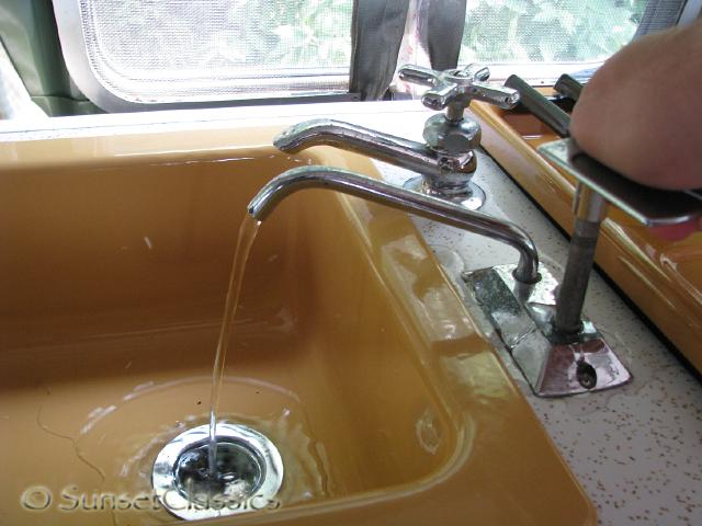 1973-econoline-camper-862.jpg