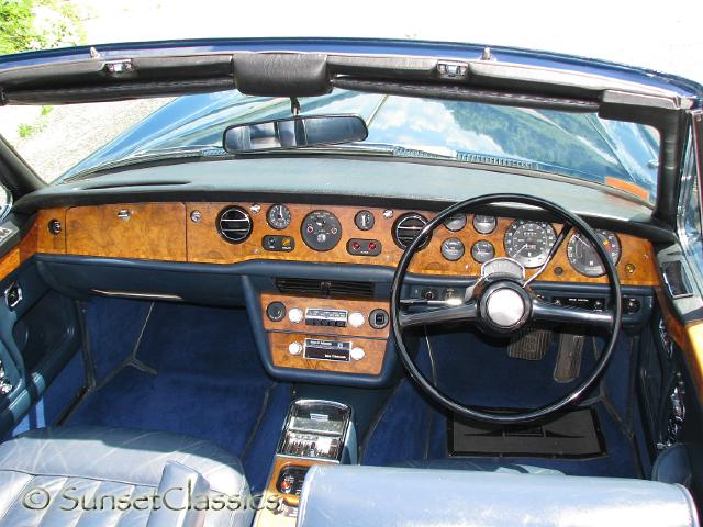 1974-rolls-royce-corniche-702.jpg