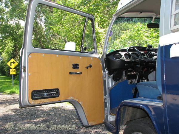 1974-vw-bus-pop-top-511.jpg