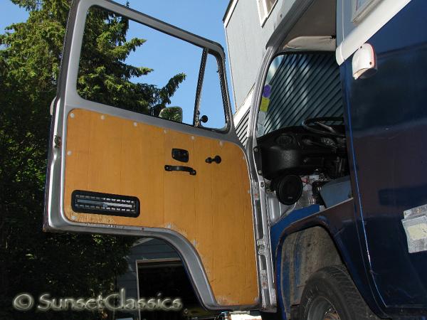 1974-vw-bus-pop-top-503.jpg