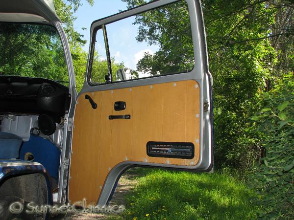 1974-vw-bus-pop-top-536.jpg