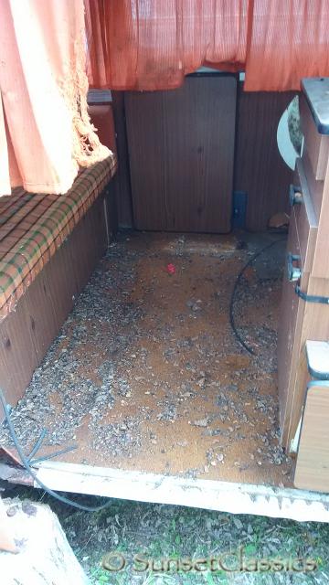 1974-vw-bus-orange-floor-carpet.jpg