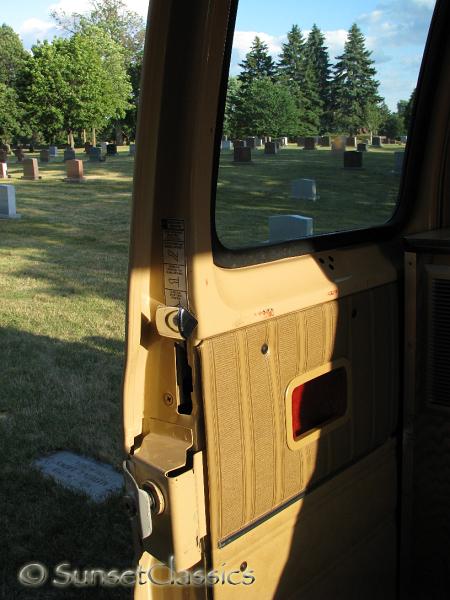 1977-ford-conversion-van-218.jpg